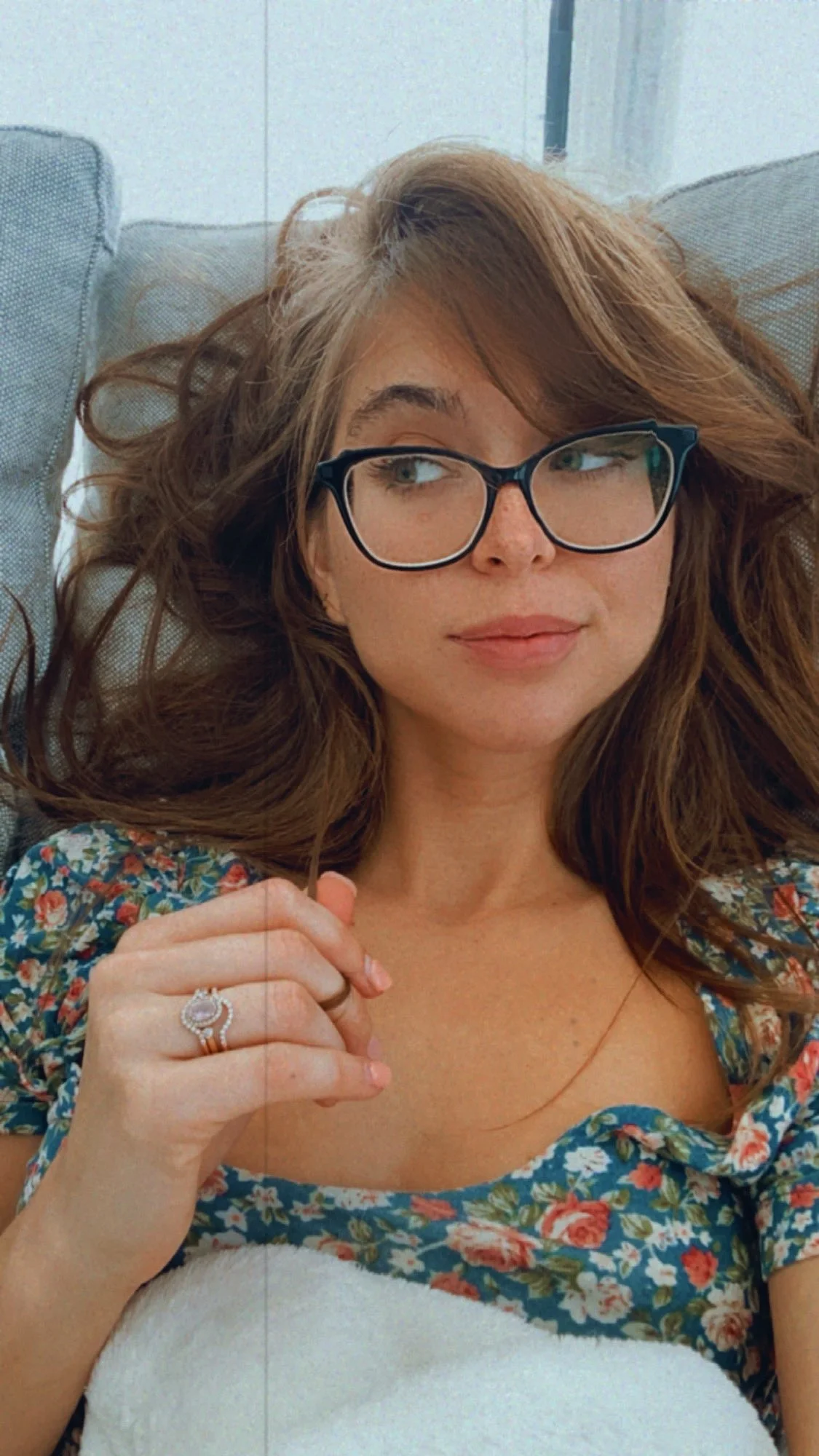 Riley (@rileyreidx3) posting Instagram picture wearing a floral dress matched with her eye glasses makes him looks so beautiful 